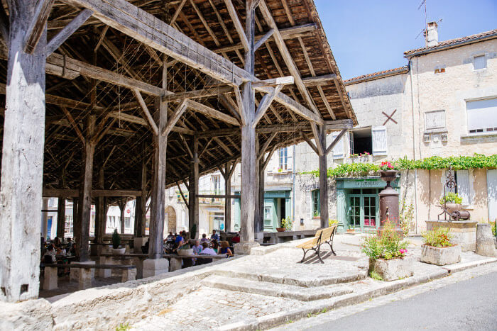 Halles du village de Villebois-Lavalette